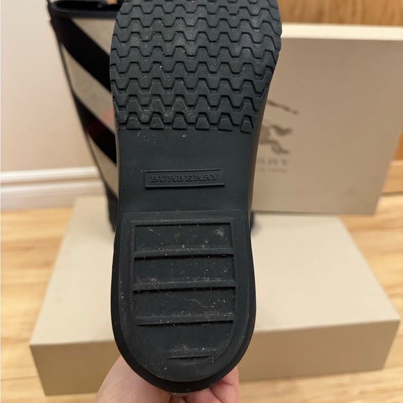 Burberry rainboots - Picture 2 of 7